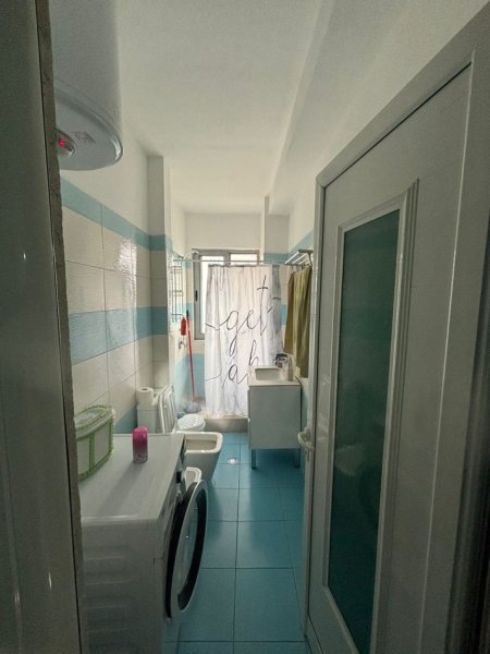 Tirane, jepet me qera apartament 2+1+Aneks+Ballkon Kati 4, 100 m² 400 € (bathore)