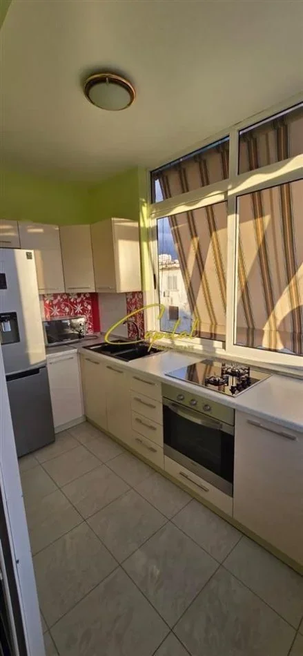 Tirane, jepet me qera apartament 1+1 Kati 3, 65 m² 600 € (RRUGA E DURRESIT)