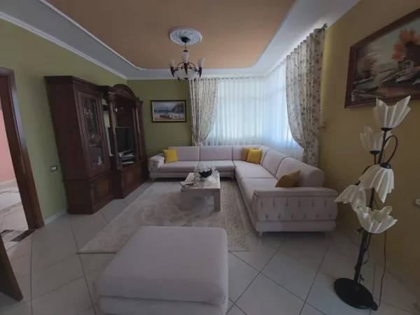 Korce, shitet Vile 3 Katshe Kati 0, 340 m² 250.000 € (Rruga Marko Boçari)