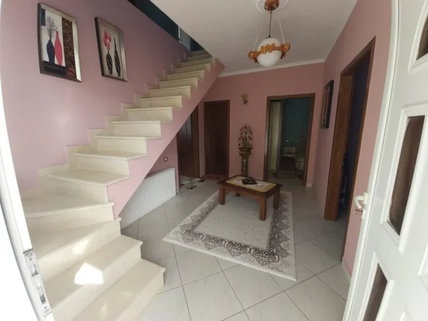 Korce, shitet Vile 3 Katshe Kati 0, 340 m² 250.000 € (Rruga Marko Boçari)