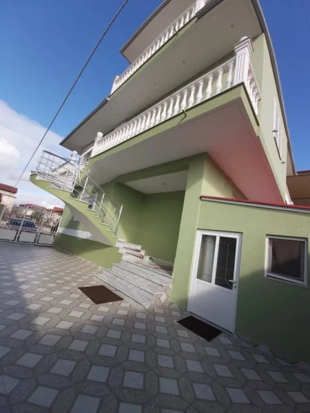 Korce, shitet Vile 3 Katshe Kati 0, 340 m² 250.000 € (Rruga Marko Boçari)