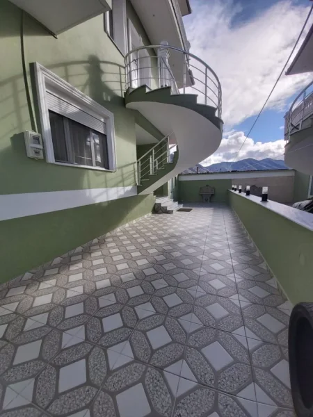 Korce, shitet Vile 3 Katshe Kati 0, 340 m² 250.000 € (Rruga Marko Boçari)