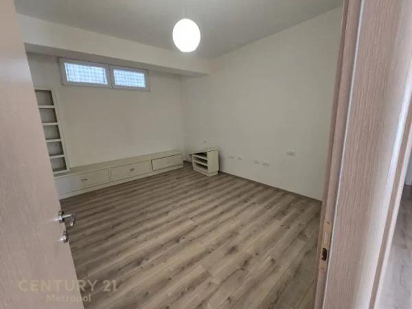 Tirane, shes apartament 3+1+2 , 152 m² 289.000 € (Kopshti Botanik Zoologjik)