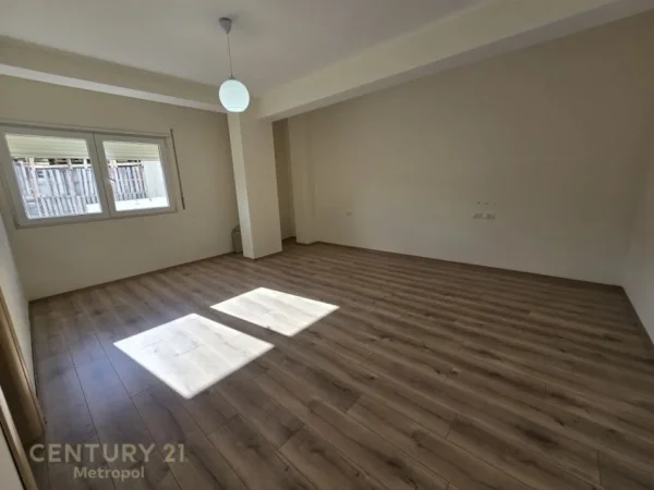 Tirane, shes apartament 3+1+2 , 152 m² 289.000 € (Kopshti Botanik Zoologjik)