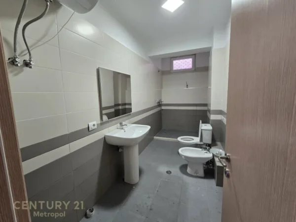 Tirane, shes apartament 3+1+2 , 152 m² 289.000 € (Kopshti Botanik Zoologjik)