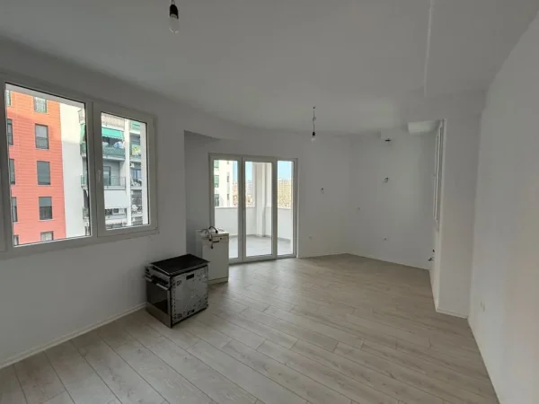 Tirane, jepet me qera apartament 2+1+Aneks+Ballkon Kati 4, 75 m² 550 € (river residence)