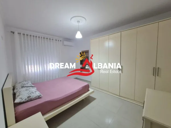 Tirane, jepet me qera apartament 3+1 Kati 2, 127 m² 800 € (Kopshti Botanik)