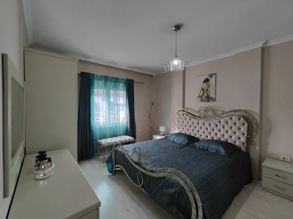 Tirane, jepet me qera apartament 2+1 Kati 9, 100 m² 800 € (Rr.Myslym Shyri)