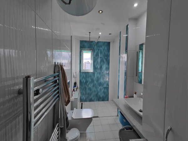 Tirane, jepet me qera apartament 2+1 Kati 9, 100 m² 800 € (Rr.Myslym Shyri)