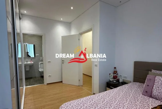 Tirane, jepet me qera apartament 2+1 Kati 7, 134 m² 900 € (kombinat)