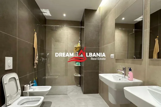 Tirane, jepet me qera apartament 2+1 Kati 7, 134 m² 900 € (kombinat)