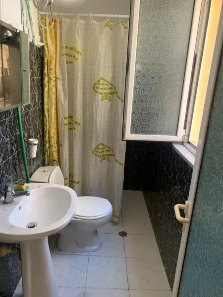 Tirane, jepet me qera apartament 1+1+Ballkon Kati 3, 62 m² 520 € (MYSLYM SHYRI)