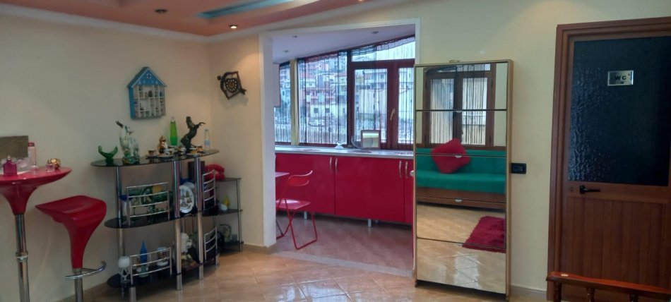 Tirane, jepet me qera apartament 2+1+Aneks+Ballkon Kati 3, 125 m² 400 € (shkoze)