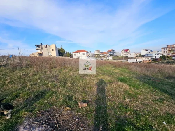 Durres, shitet toke , 4.700 m² 300.000 € 