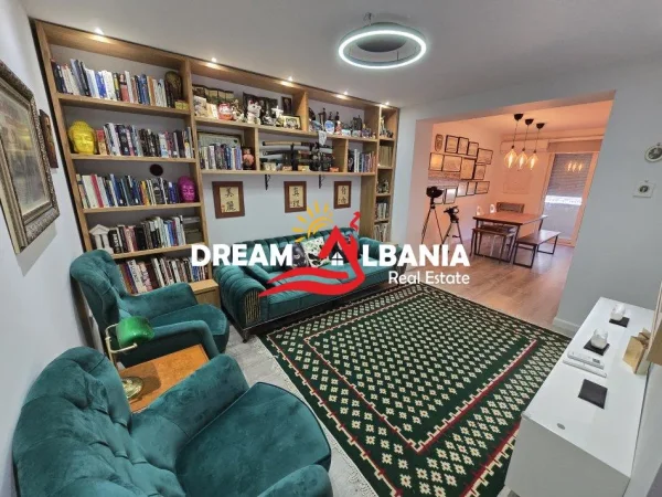 Tirane, shitet apartament 2+1 Kati 3, 100 m² 250.000 € (bllok)
