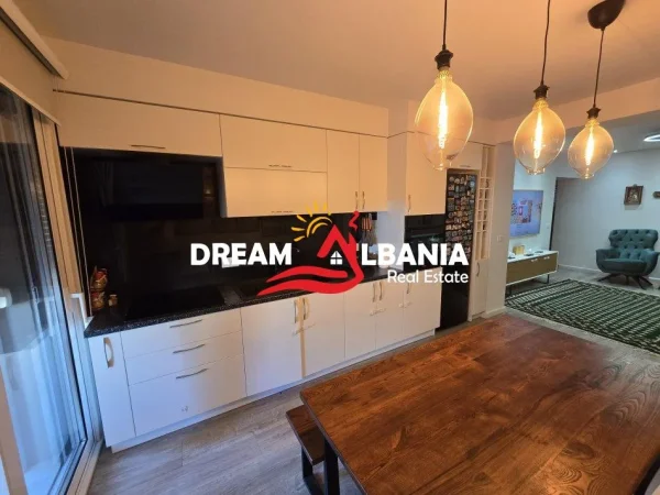 Tirane, shitet apartament 2+1 Kati 3, 100 m² 250.000 € (bllok)