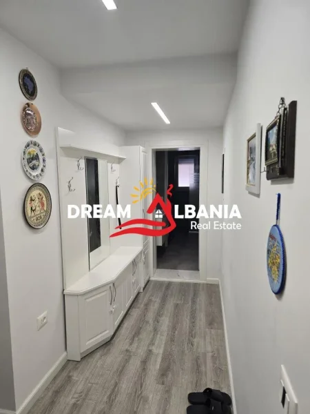 Tirane, shitet apartament 2+1 Kati 3, 100 m² 250.000 € (bllok)