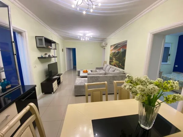 Tirane, jepet me qera apartament 4+1 Kati 0, 100 m² 800 € (Rruga Tefta Tashko Koco, Pazari i Ri)