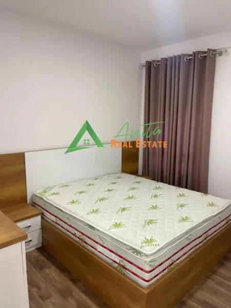 Tirane, jepet me qera apartament 2+1 , 80 m² 600 € (Rruga 5 Maji)i pa banuar me pare