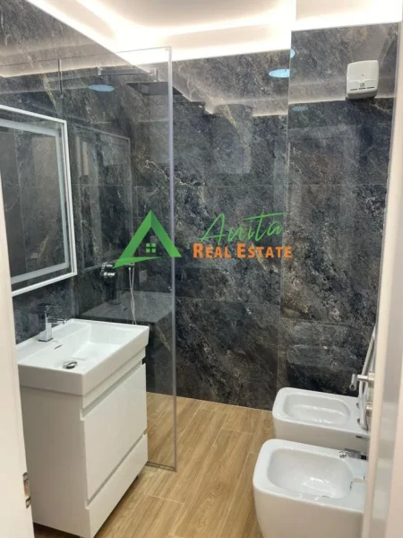 Tirane, jepet me qera apartament 2+1 , 80 m² 600 € (Rruga 5 Maji)i pa banuar me pare