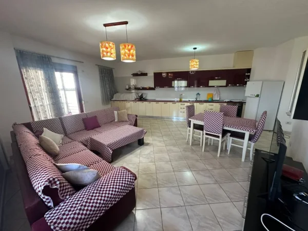 Tirane, jepet me qera apartament 2+1+Aneks+Ballkon Kati 4, 140 m² 500 € (pallatet e verdha)