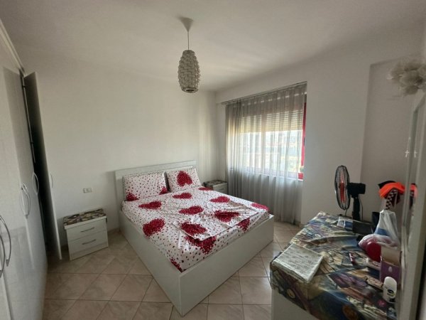 Tirane, jepet me qera apartament 2+1+Aneks+Ballkon Kati 4, 140 m² 500 € (pallatet e verdha)