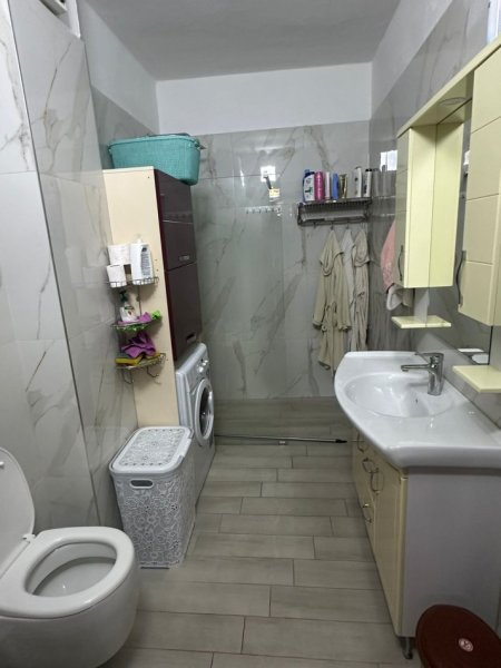 Tirane, jepet me qera apartament 2+1+Aneks+Ballkon Kati 4, 140 m² 500 € (pallatet e verdha)