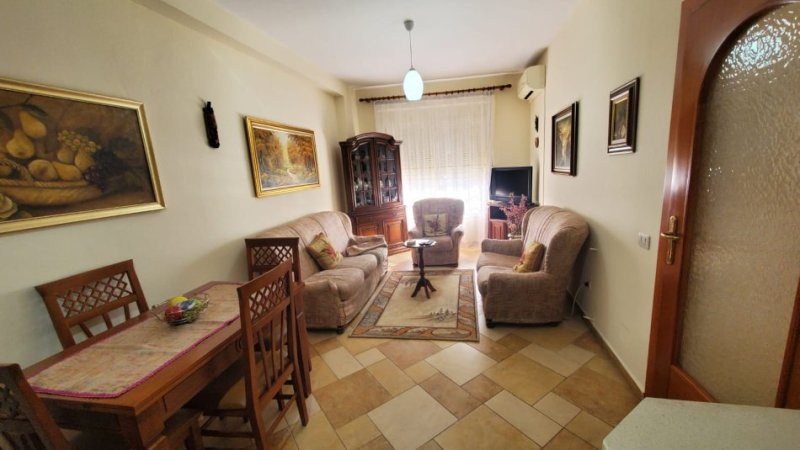 Tirane, jepet me qera apartament 2+1+Aneks+Ballkon Kati 6, 100 m² 600 € (prestige hotel , Rruga Panorama)