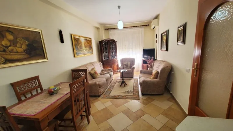 Tirane, jepet me qera apartament 2+1+Aneks+Ballkon Kati 6, 100 m² 600 € (prestige hotel , Rruga Panorama)