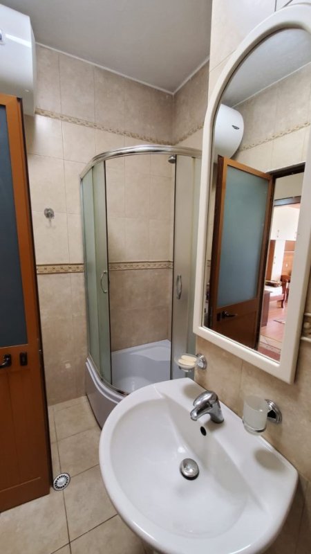 Tirane, jepet me qera apartament 2+1+Aneks+Ballkon Kati 6, 100 m² 600 € (prestige hotel , Rruga Panorama)