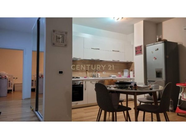 Tirane, jepet me qera apartament 1+1+Aneks+Ballkon Kati 2, 73 m² 550 € (Kopshti Botanik)
