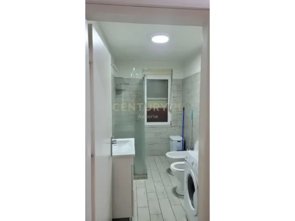Tirane, jepet me qera apartament 1+1+Aneks+Ballkon Kati 2, 73 m² 550 € (Kopshti Botanik)