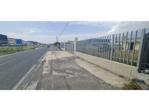 Tirane, shes toke , 2.420 m² 360.000 € (Autostrada Tirane - Durres)