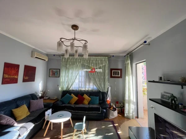 Tirane, shitet apartament 3+1 Kati 9, 102 m² 250.000 € (rruga e Kosovareve)