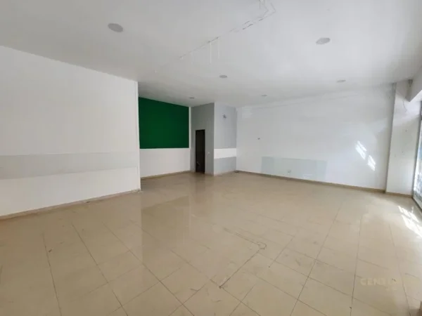 Tirane, jepet me qera ambjent biznesi Kati 0, 200 m² 2.500 € (RRUGA PANORAMA)