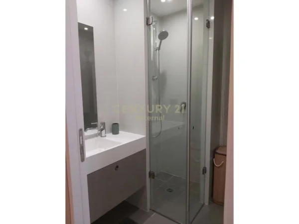 Tirane, jepet me qera apartament 2+1+Aneks+Ballkon Kati 8, 110 m² 1.500 € (Kompleksi ''Nobis'')