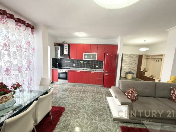 Tirane, jepet me qera apartament 2+1+Aneks+Ballkon Kati 11, 130 m² 650 € (21 Dhjetori)