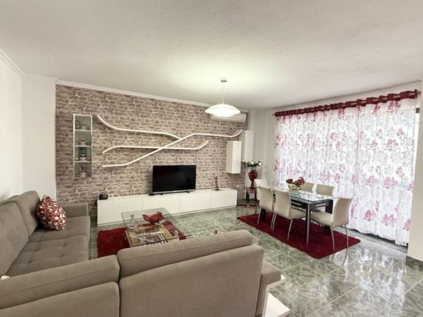 Tirane, jepet me qera apartament 2+1+Aneks+Ballkon Kati 11, 130 m² 650 € (21 Dhjetori)