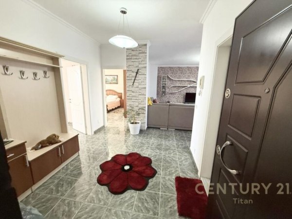 Tirane, jepet me qera apartament 2+1+Aneks+Ballkon Kati 11, 130 m² 650 € (21 Dhjetori)