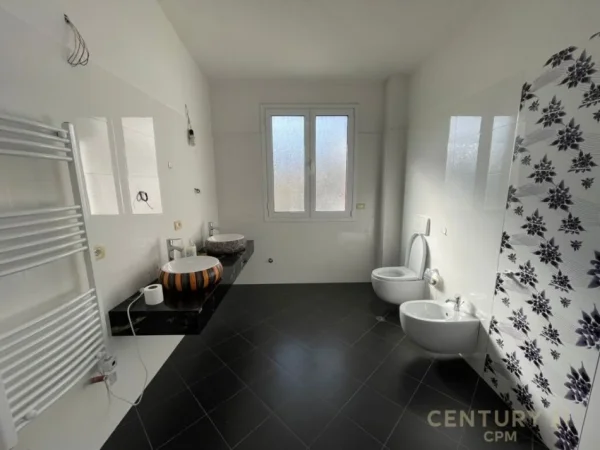 Tirane, jepet me qera Vile 2 Katshe Kati 2, 230 m² 1.500 € (Selite)