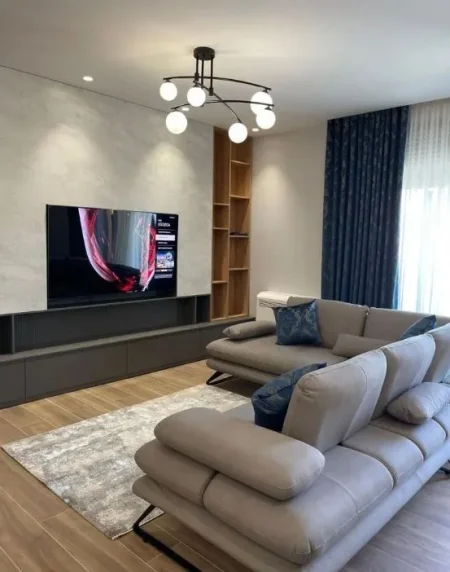 Tirane, jepet me qera apartament 2+1+Ballkon , 120 m² 1.500 € (TEG)