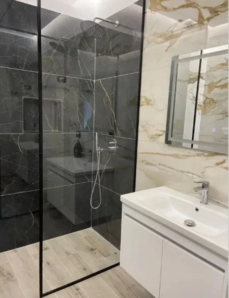 Tirane, jepet me qera apartament 2+1+Ballkon , 120 m² 1.500 € (TEG)