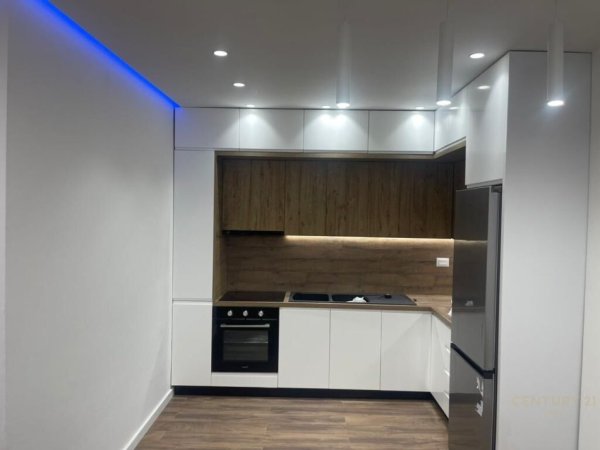 Tirane, jepet me qera apartament 2+1+Aneks+Ballkon Kati 4, 77 m² 650 € (Rruga 5 Maji)