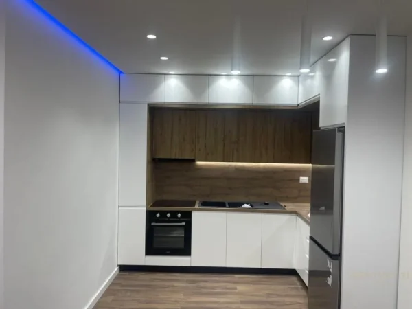 Tirane, jepet me qera apartament 2+1+Aneks+Ballkon Kati 4, 77 m² 650 € (Rruga 5 Maji)