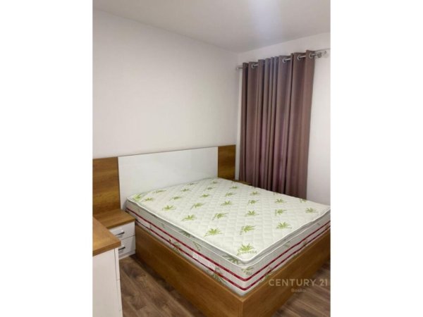 Tirane, jepet me qera apartament 2+1+Aneks+Ballkon Kati 4, 77 m² 650 € (Rruga 5 Maji)