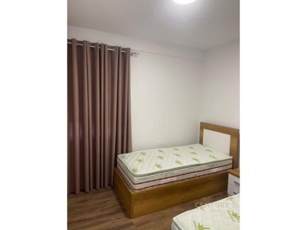 Tirane, jepet me qera apartament 2+1+Aneks+Ballkon Kati 4, 77 m² 650 € (Rruga 5 Maji)