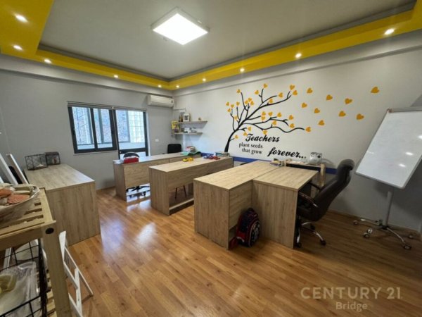 Tirane, jepet me qera ambjent biznesi Kati 1, 75 m² 650 € (Rruga Bardhyl)