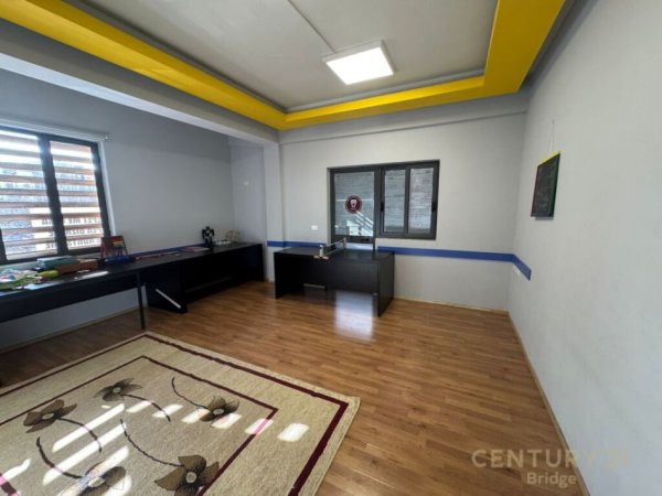 Tirane, jepet me qera ambjent biznesi Kati 1, 75 m² 650 € (Rruga Bardhyl)