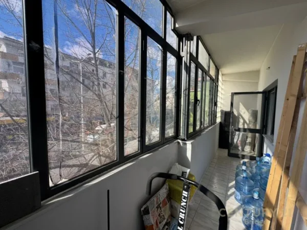 Tirane, jepet me qera ambjent biznesi Kati 1, 75 m² 650 € (Rruga Bardhyl)