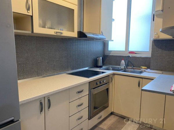Tirane, jepet me qera apartament 2+1+Aneks+Ballkon Kati 8, 103 m² 700 € (Rruga e Kavajes)